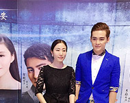 高洁与李根合影