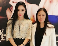 高洁与小范冰冰合影