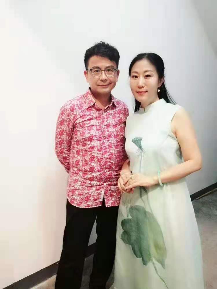 高洁与黄一山合影