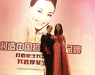 高洁与香港歌星，许秋怡合影