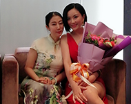 高洁与香港张文慈合影