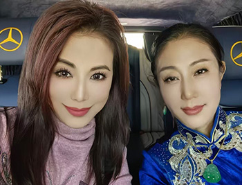 陈雅伦与经纪人高洁合影