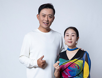 黄海波与经纪人高洁合影